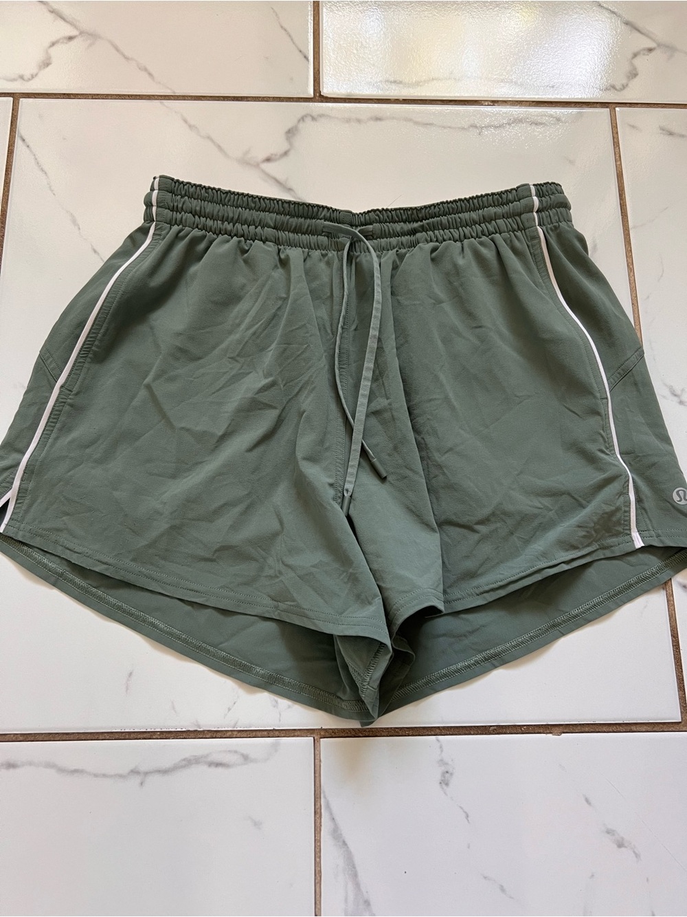 Lululemon Lightweight High-Rise Relaxed Short 3” Grey Eucalyptus Size 6